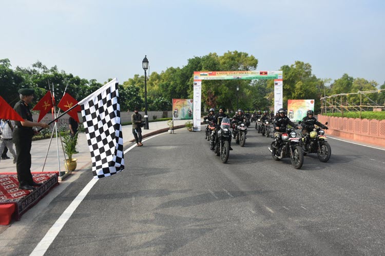 Motorcycle Expedition to Dras Flagged in Honour of Kargil War