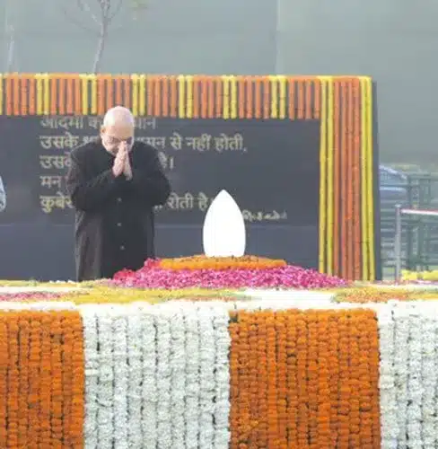 Shri Amit Shah paid tributes to former Prime Minister Atal Bihari Vajpayee on his Birth Anniversary
