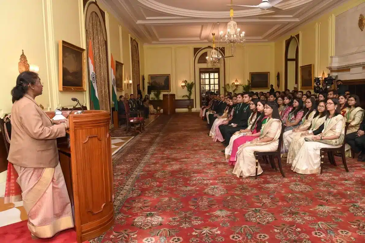 Probationers of Indian Statistical Service call on the President