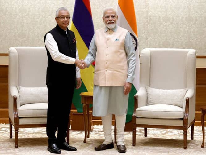 PM Narendra Modi and PM Pravind Jugnauth