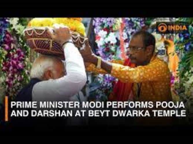PM performs darshan and pooja at Dwarkadhish Temple