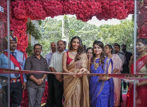(Left to Right): Kantara fame actress Ms. Sapthami Gowda and Smt. Adishree Bhat, CTO, Bhima Jewellers inaugurate the new floor expansion at Bhima Store in HBR Layout