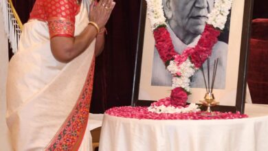 President Of India Pays Floral Tributes To Fakhruddin Ali Ahmed On His Birth Anniversary