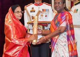 President of India presents 2 Padma Vibhushan,