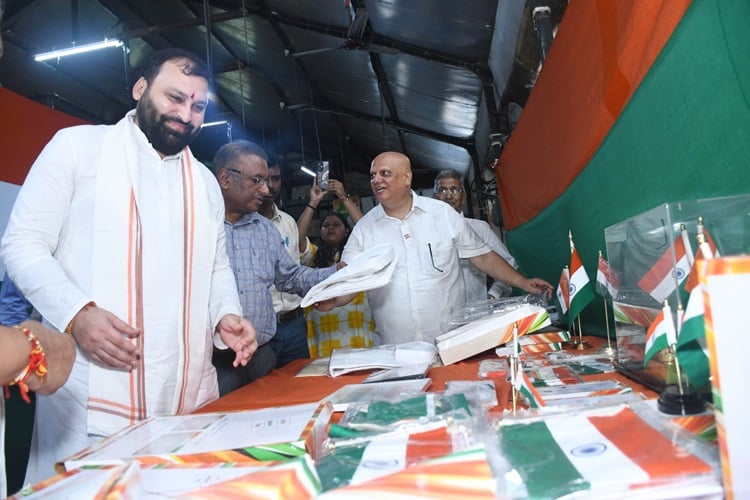 Khadi National Flag Dialogue Highlights Surge in Sales Amid 'Har Ghar Tiranga' Campaign