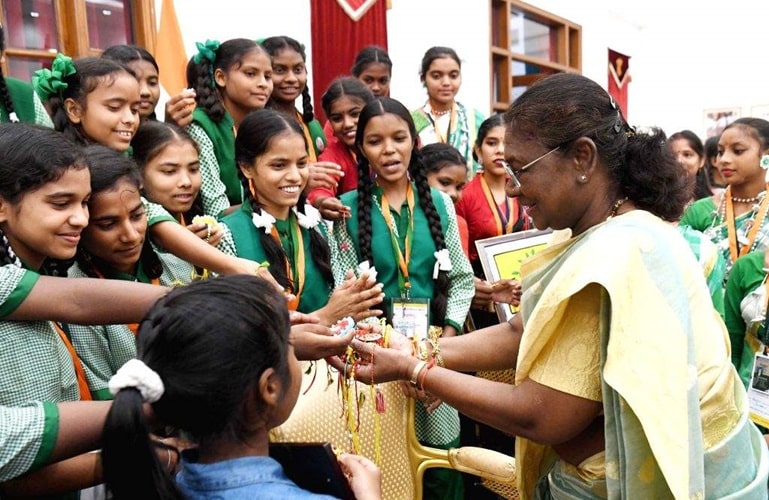 President Murmu Celebrates Raksha Bandhan with Students at Rashtrapati Bhavan