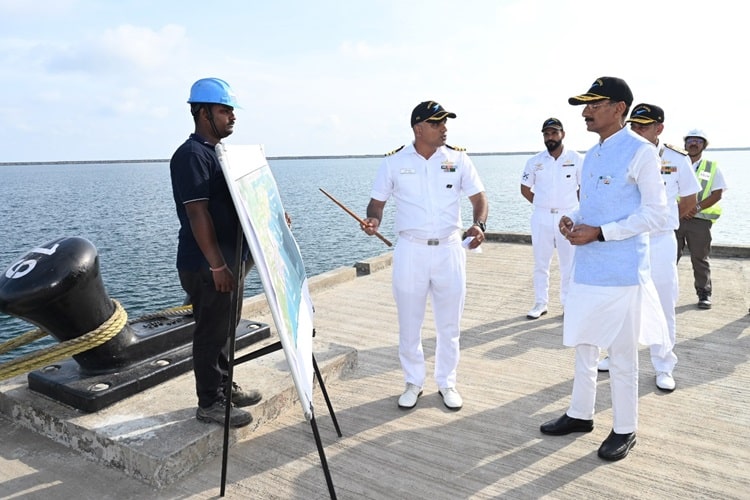 Raksha Rajya Mantri Reviews Naval Base Karwar and Project Seabird