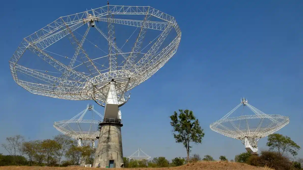 Distant Galaxy Emits Unexplained Radio Signals