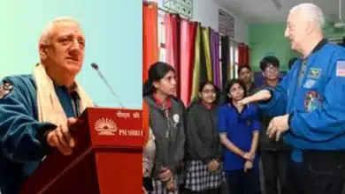 NASA Veteran Inspires Students in New Delhi