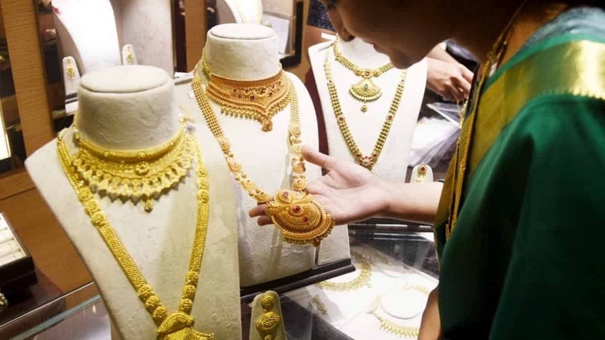 Gold Prices Soar to Record Highs Amid Global Uncertainty
