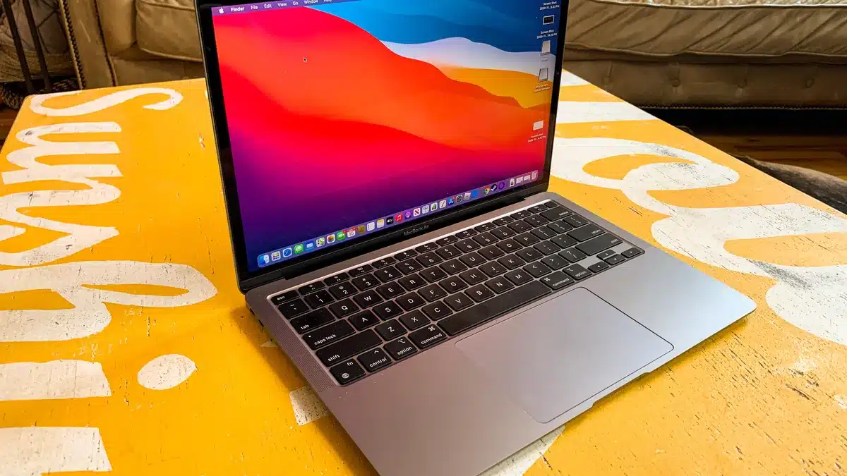 Apple Lacks Immediate Plans for MacBook and iPad Production