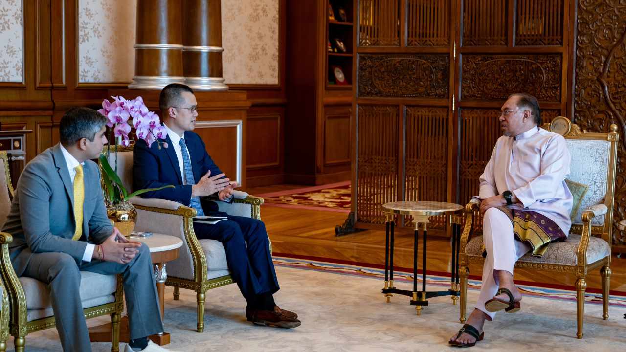 Malaysia's Prime Minister Engages with Binance CEO Changpeng Zhao