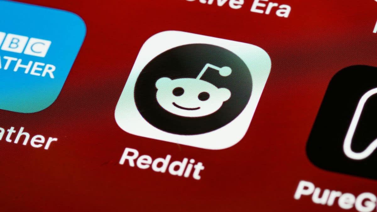 AI Researchers Leverage Reddit for Chatbot Testing
