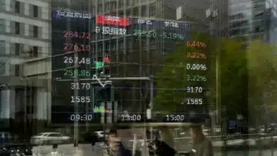 Asian Markets Rise Amid US Economic Challenges as Investors Assess Impact
