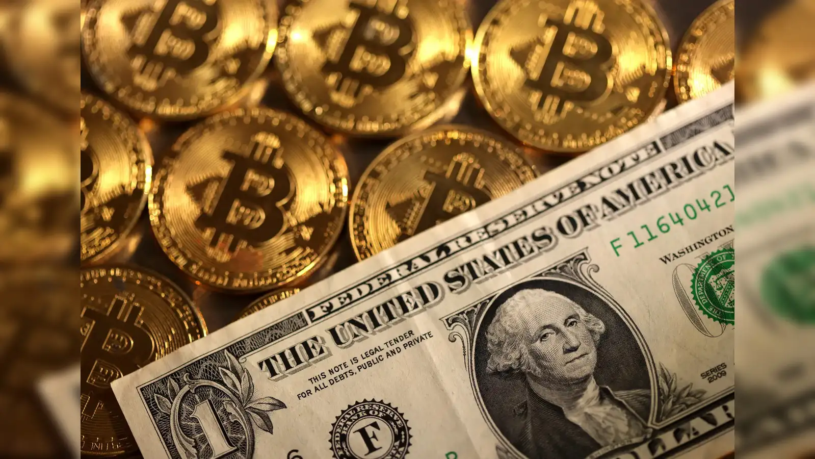 Bitcoin Price Falls to $94,000 Before US FOMC Meeting