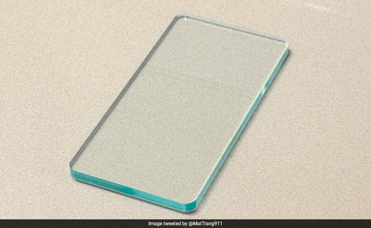 Buzzing with Fakes: US Startup's 'Phony' Phones Create Online Stir