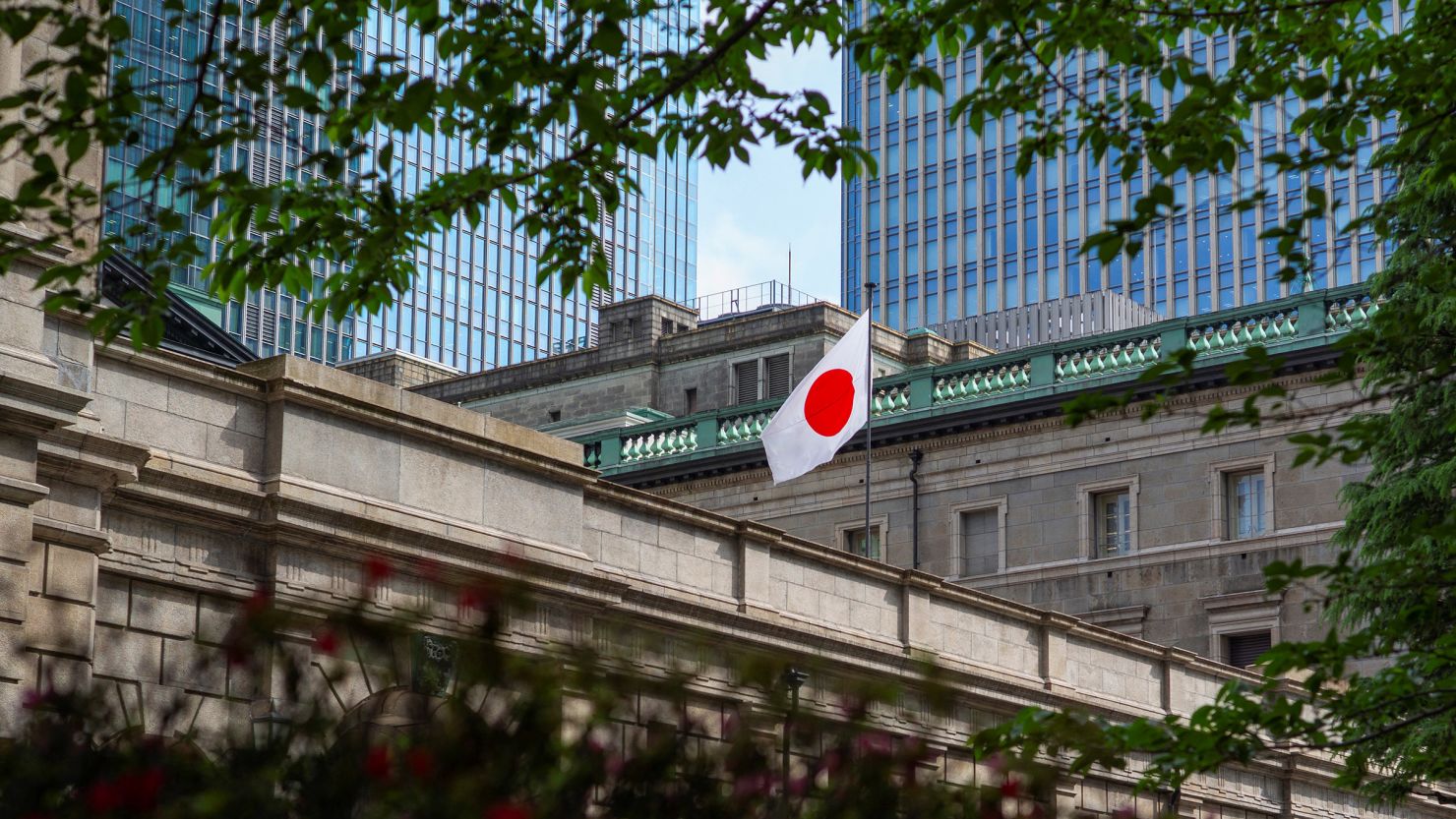 Japan's Economy Contracts in Q1, Impacted by US Factors