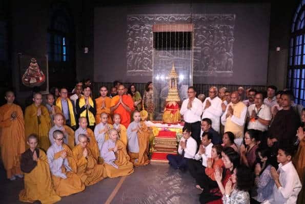 Homage Paid to Sacred Relics of the Buddha on Route to Sarnath