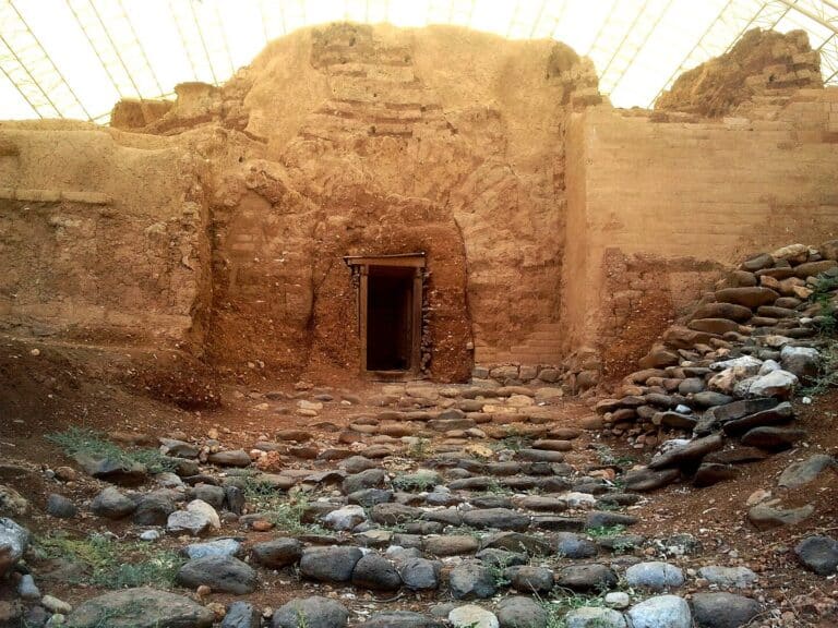 Tel Dan Temple Uncovers Centuries-Old Phoenician Artifacts