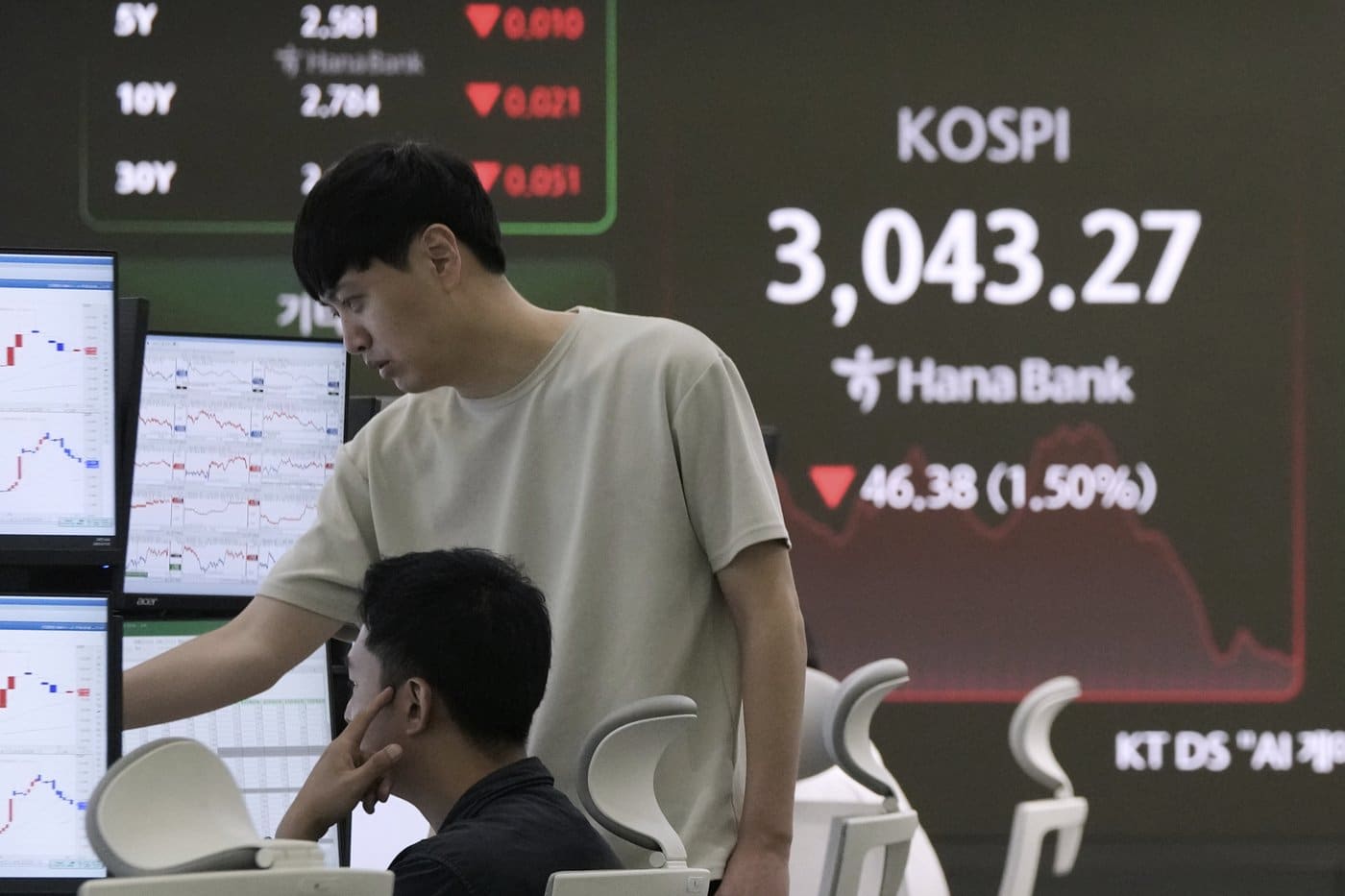Asian Equities Show Mixed Performance Ahead of Trump's Tariff Deadline