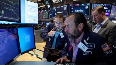 Asian Stocks Decline, Ending Extended Winning Streak; S&P 500 Achieves Record Closing Highs