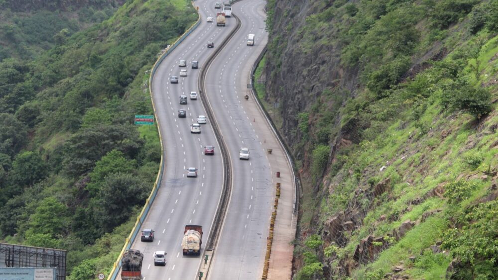 CAG Report Highlights Rs 71 Crore Allocation for Mumbai-Pune Expressway