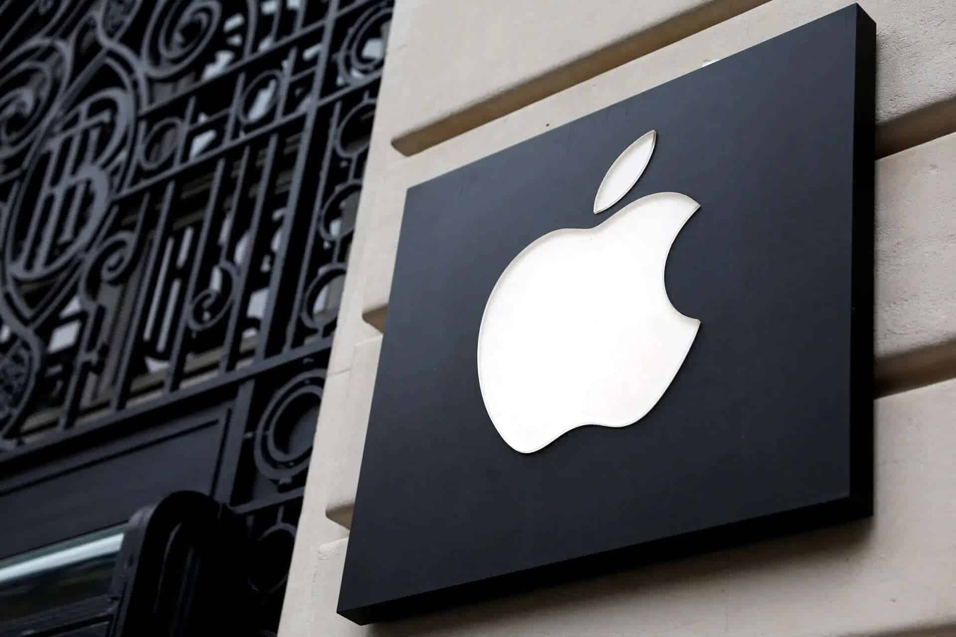 Concerns Rise as 25% US Duty on iPhones Threatens India's Export Growth and Apple's Strategic Shift