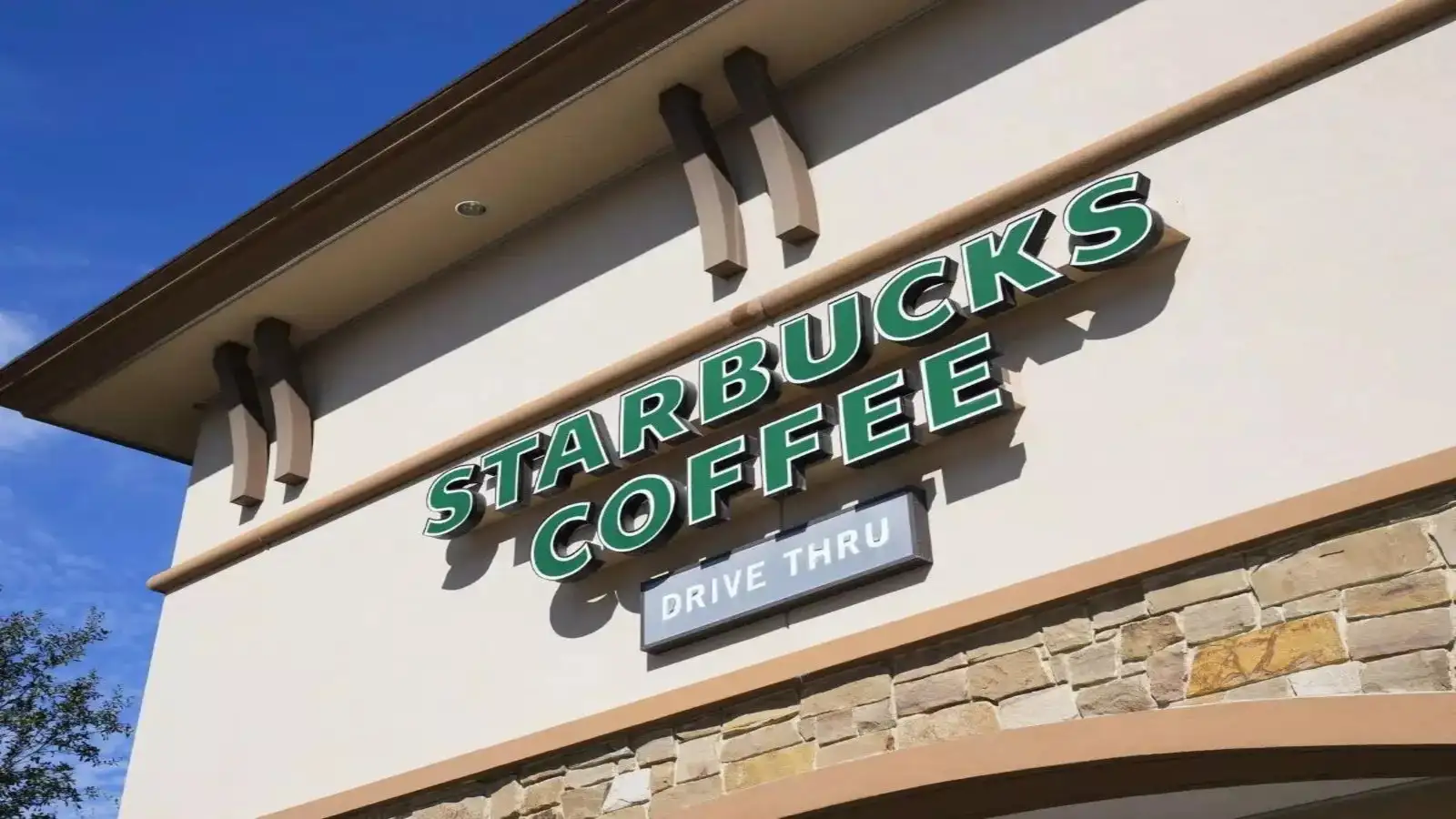 US Companies Experience Layoff Wave: Starbucks, FedEx, and Frito-Lay Among Affected Sectors