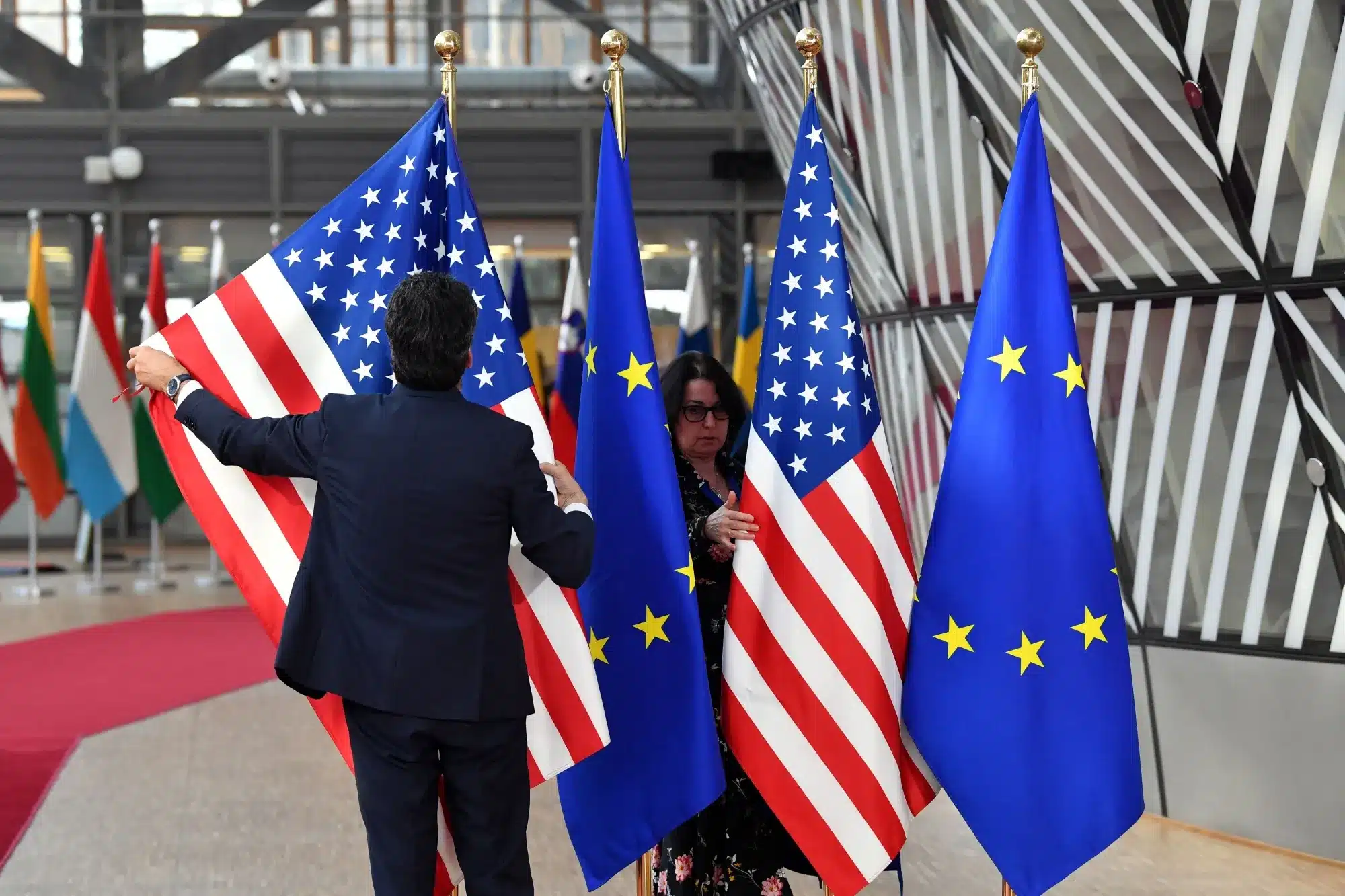 US-EU Trade Agreement Sparks Asian Stock Surge and Euro Climbs to $1.1779