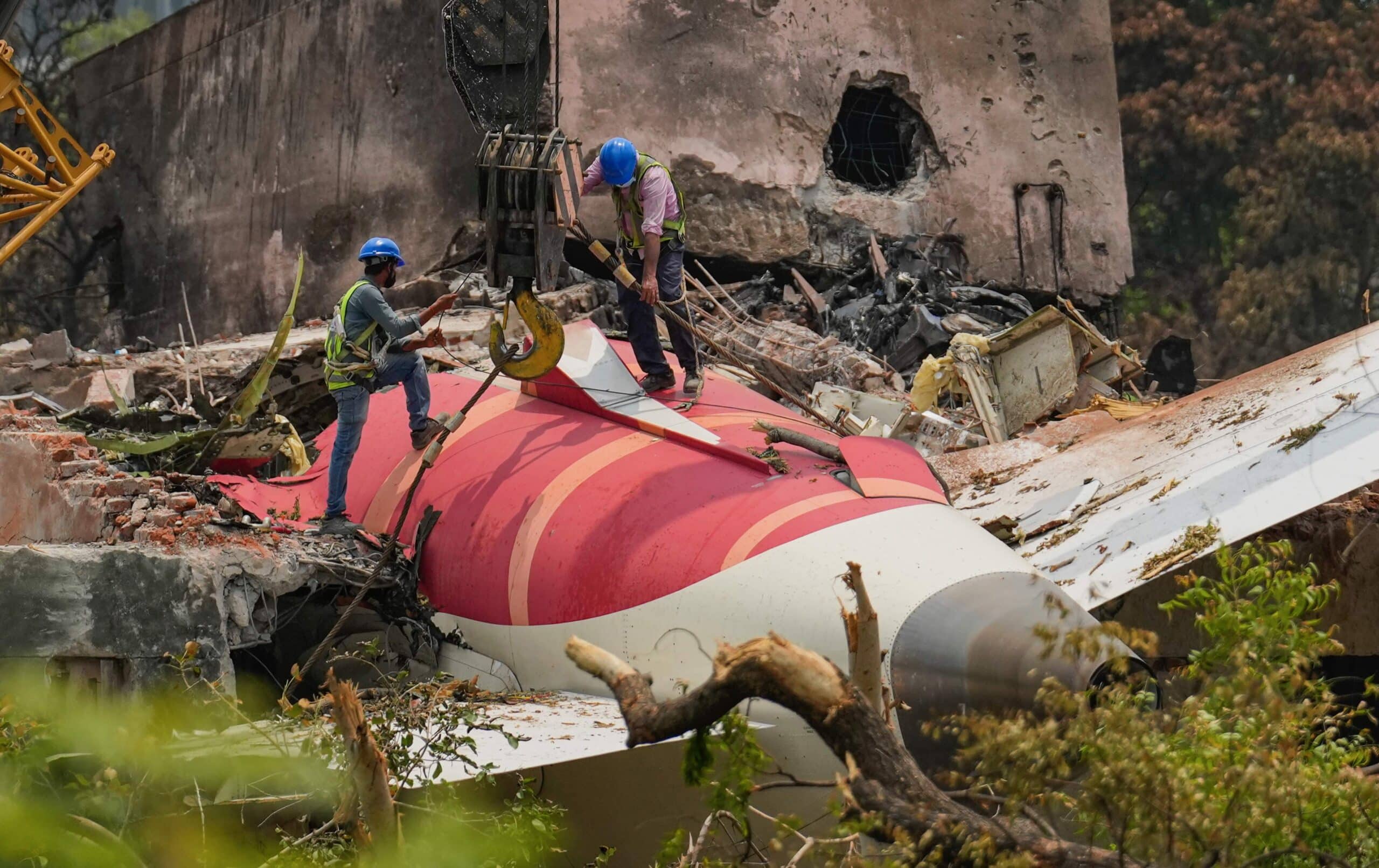 Understanding Fuel Control Switches in the Context of the Air India Plane Crash