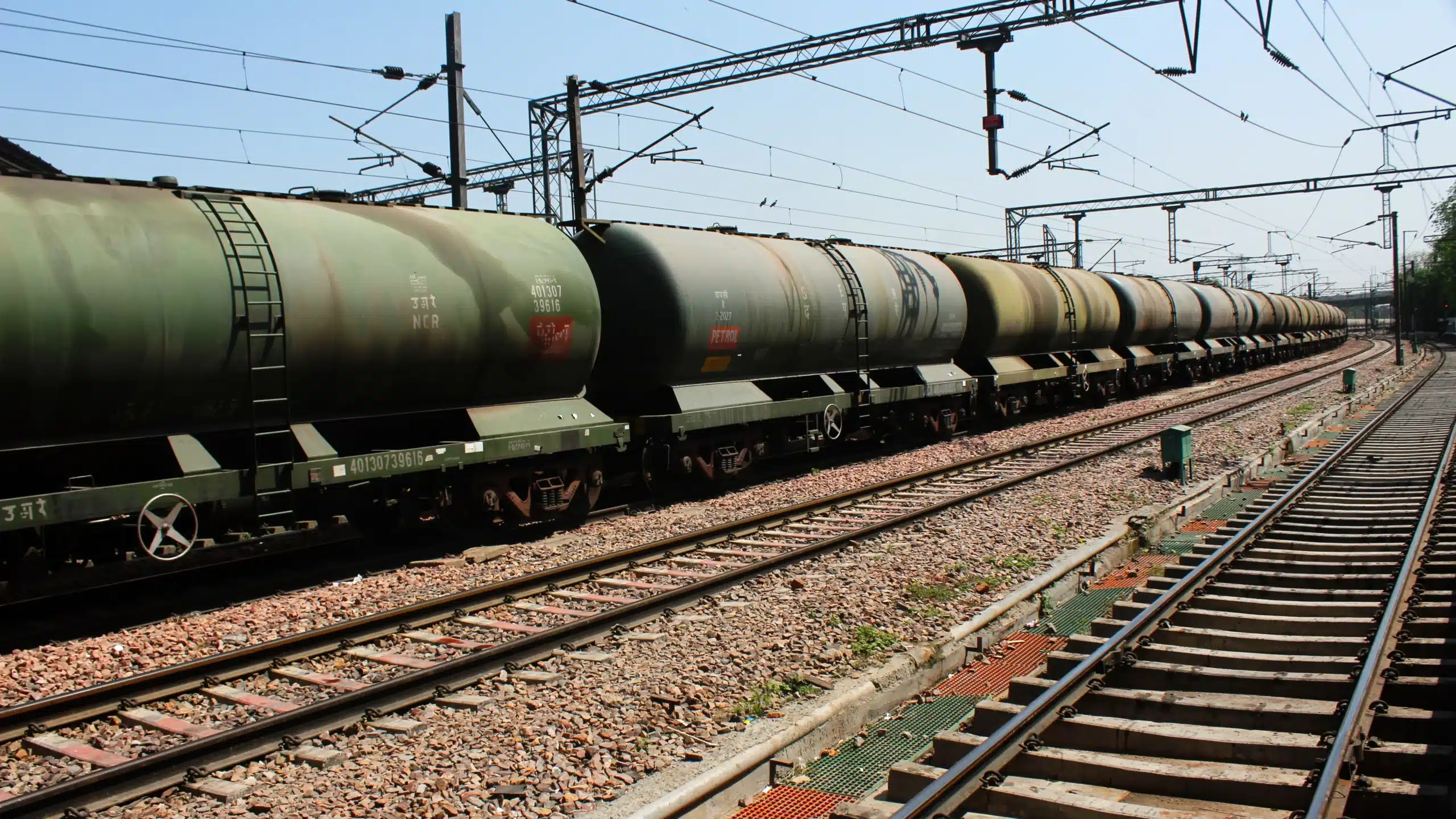 US Tariff Impact on UP's Rampur Mentha Oil Sector: Exporters Alerted to Potential Losses and Job Cuts