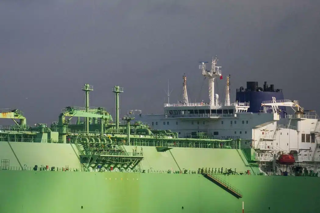 Australia's Major Gas Project Secures Extension Through 2070 Amid Energy Transition Challenges