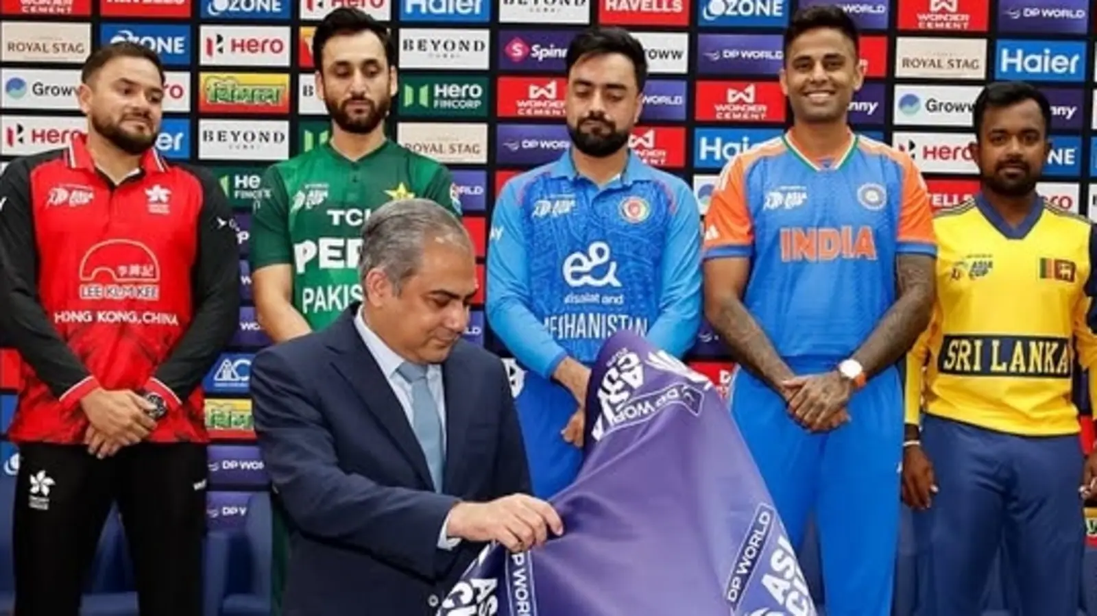 Behind the Scenes of the Asia Cup Final: PCB Chief Mohsin Naqvi's Dramatic Escape with the Trophy