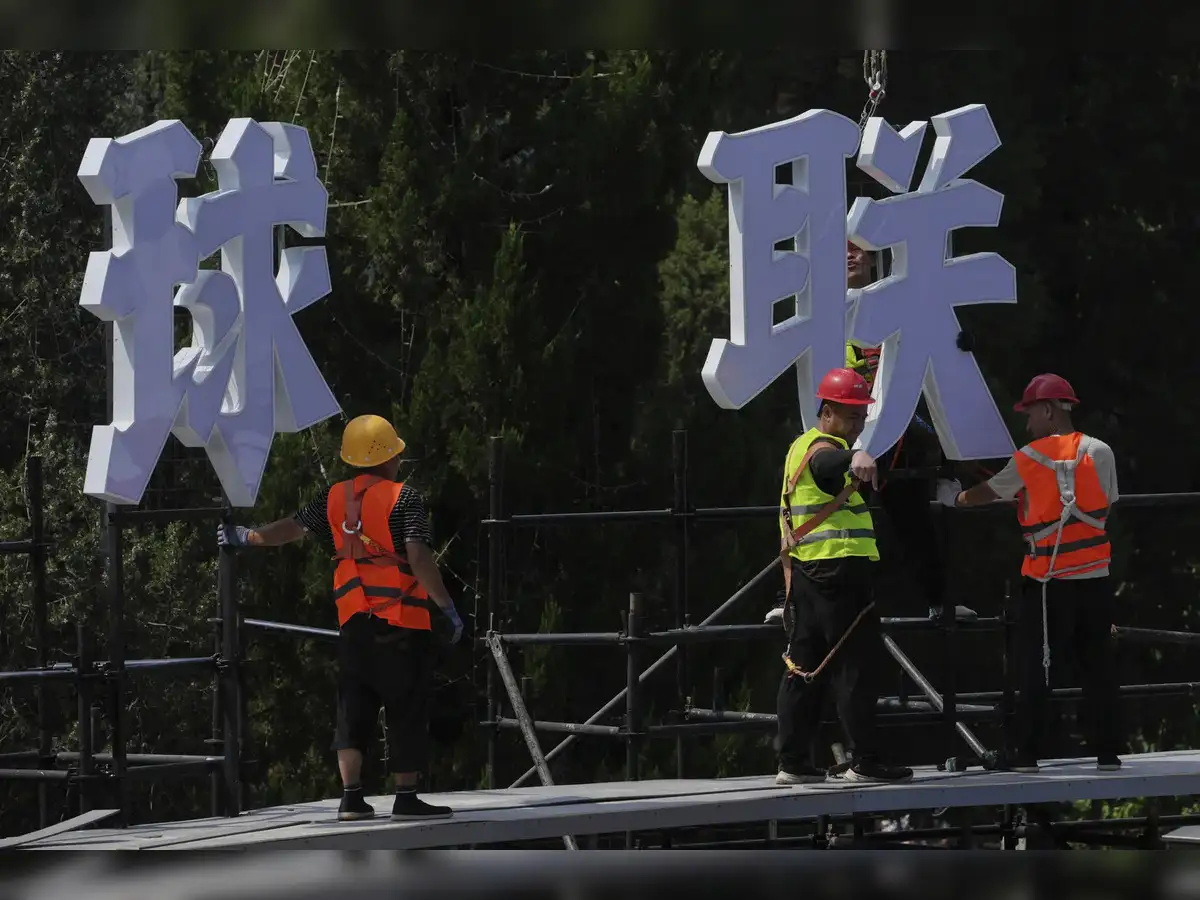 China's Economic Slowdown Intensifies: Factory Output and Retail Sales Fall Short of Expectations
