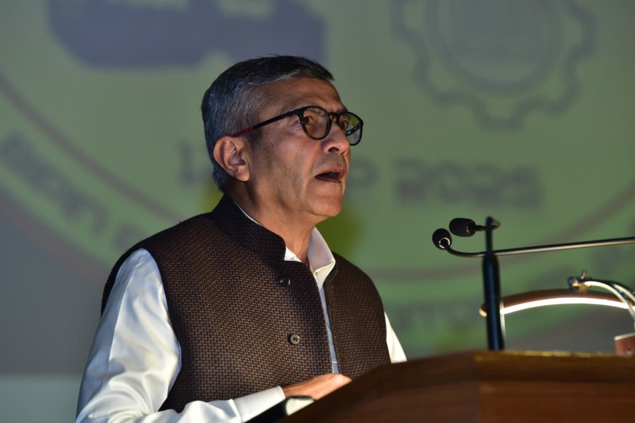 Defence Secretary Emphasizes Importance of Collaboration Between Industry, R&D Institutes
