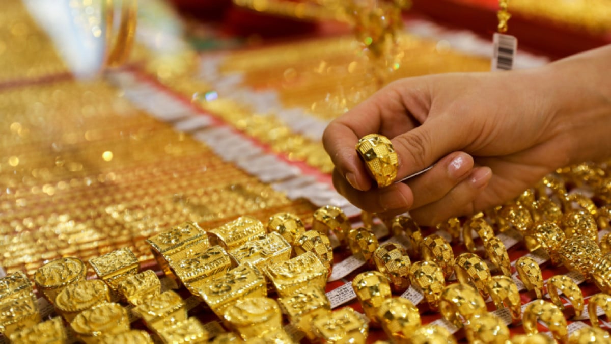 Gold Prices Surge by Rs 2,200, Reaching New High of Rs 1,16,200 per 10 gm; Silver Also Sets Record