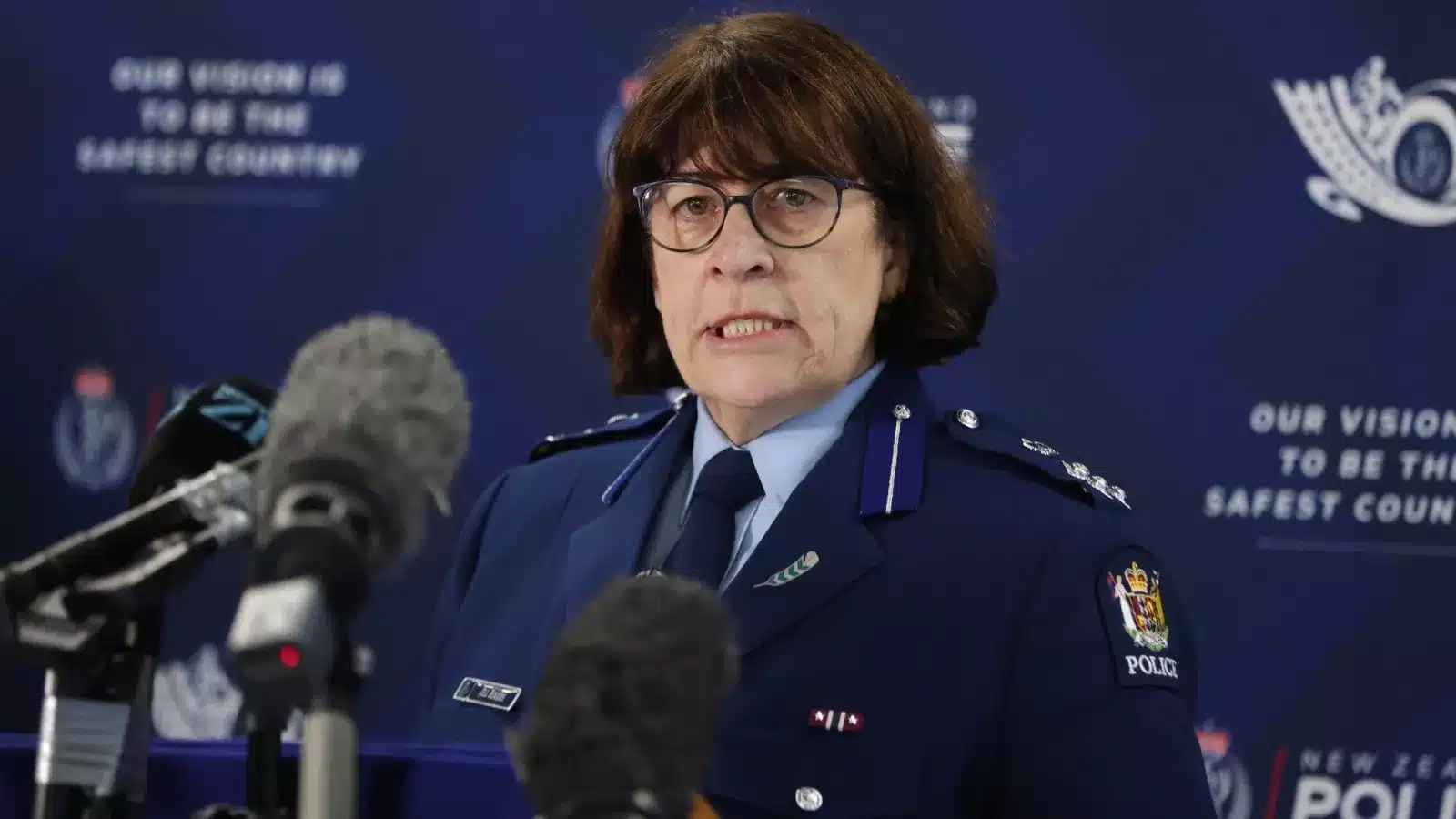 New Zealand Police Fatally Shoot Fugitive Father During Standoff