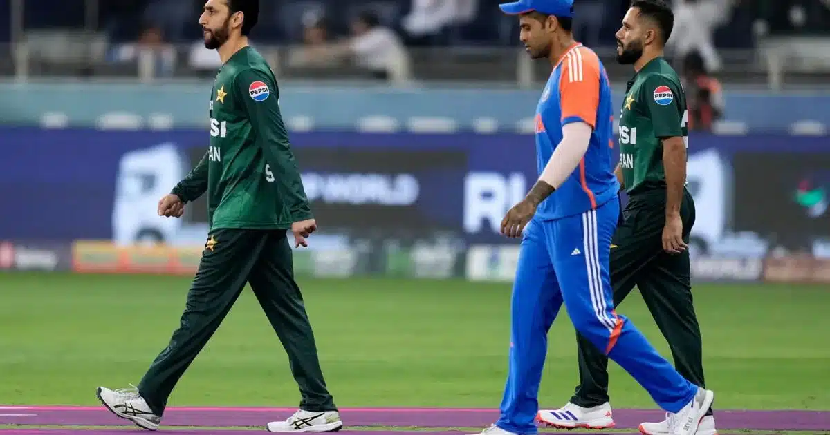 Pakistan's Stunning Collapse: Losing 9 Wickets for Just 33 Runs Against India in Asia Cup Final