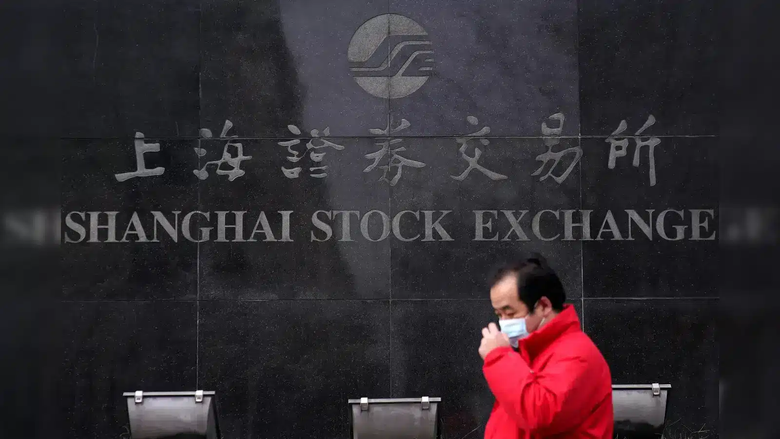 Shanghai Index Reaches Decade High, Renewing Foreign Investor Interest in China's Stock Markets
