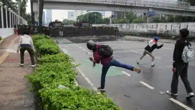 Women Take to the Streets with Brooms in Protest as Indonesian Leader Prabowo Heads to China