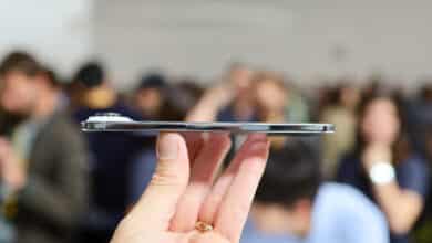 iPhone Air Faces Social Media Backlash, Missing the Bigger Picture on Slim Smartphones