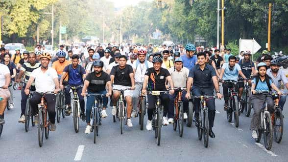 Dr. Mansukh Mandaviya Participates in Fit India Sundays with Teachers in Delhi on World Teachers' Day