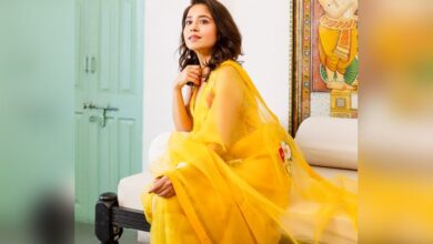 Shweta Tripathi Lights Up Ganga Aarti During 'Mirzapur