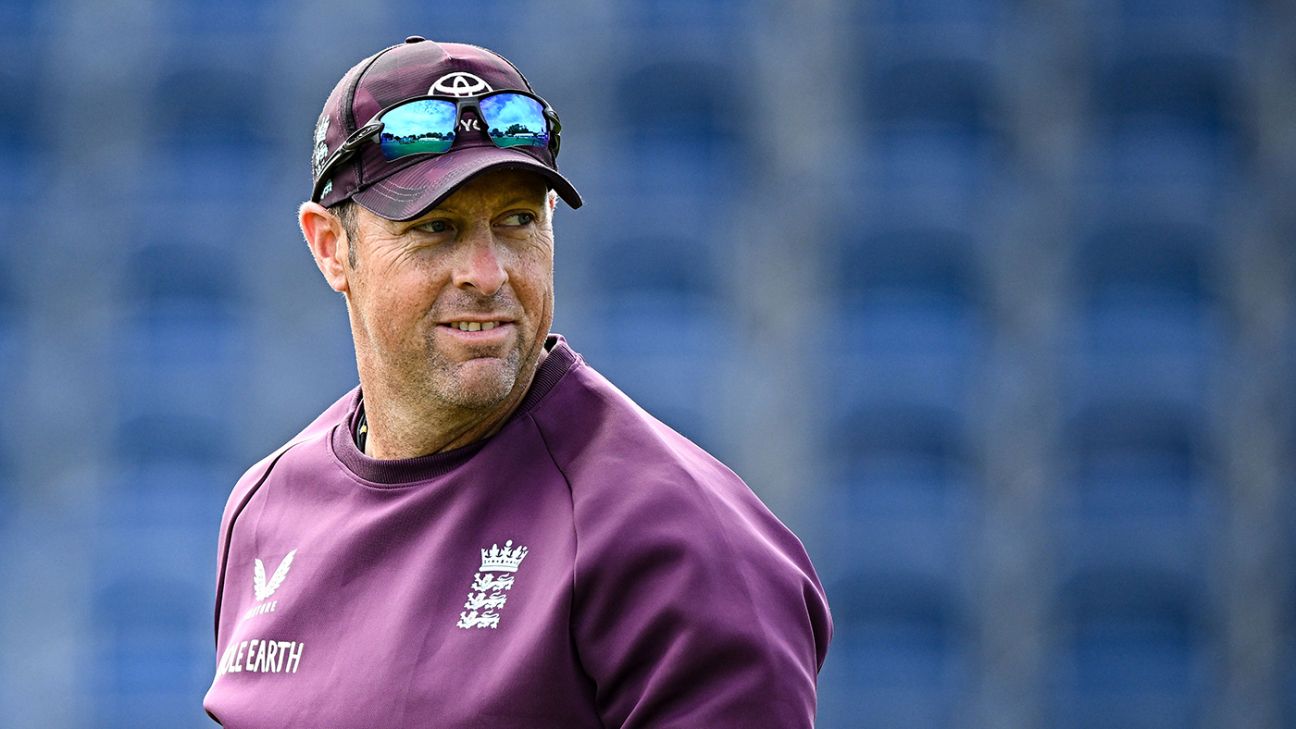 Ian Botham Critiques England's Ashes Readiness as Batting Coach Marcus Trescothick Defends Modern Approach