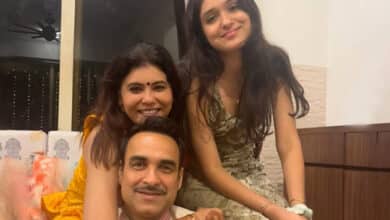 Pankaj Tripathi and Mridula Make Theatre Debut with 'Lailaaj'; Daughter Aashi Shines on Stage