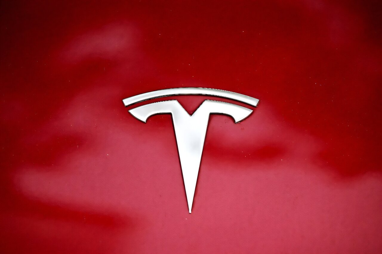 Survey Reveals Political Factors Behind Tesla's Backlash Among EV Drivers in the US and Germany