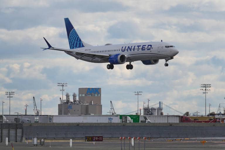 US Government Shutdown Disrupts Travel: 1,000 Flights Canceled as Trump Administration Warns of Potential 20% Reduction in Air Services