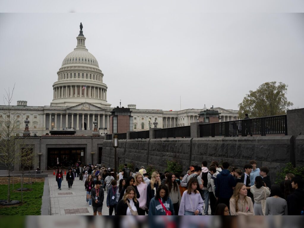 US Halts October Inflation and Jobs Data Collection, Impacting Fed's ...