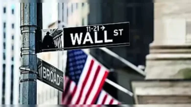 US Markets Update: Wall Street Remains Stable Near Record Highs