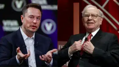 Warren Buffett's Final Letter as Berkshire CEO: A Possible Critique of Elon Musk's $1 Trillion Tesla Compensation?